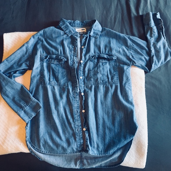 Old Navy Tops - 🦋’Denim’ Button Down🦋